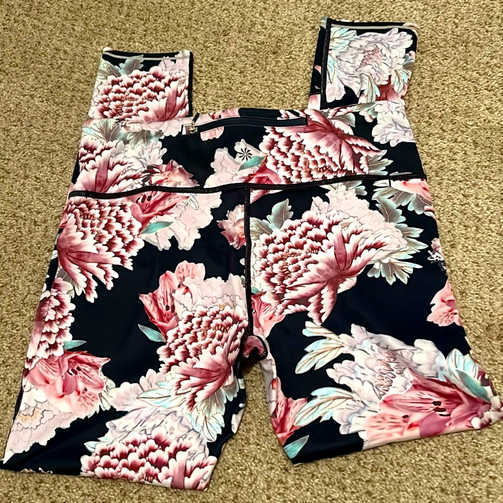 Athleta leggings with no side pockets